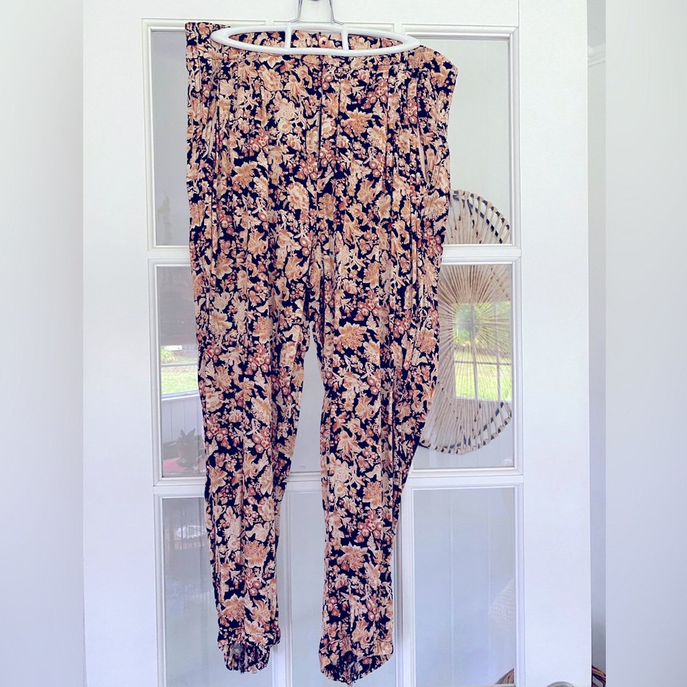 Anthropologie pants size: 10p floral harem jogger